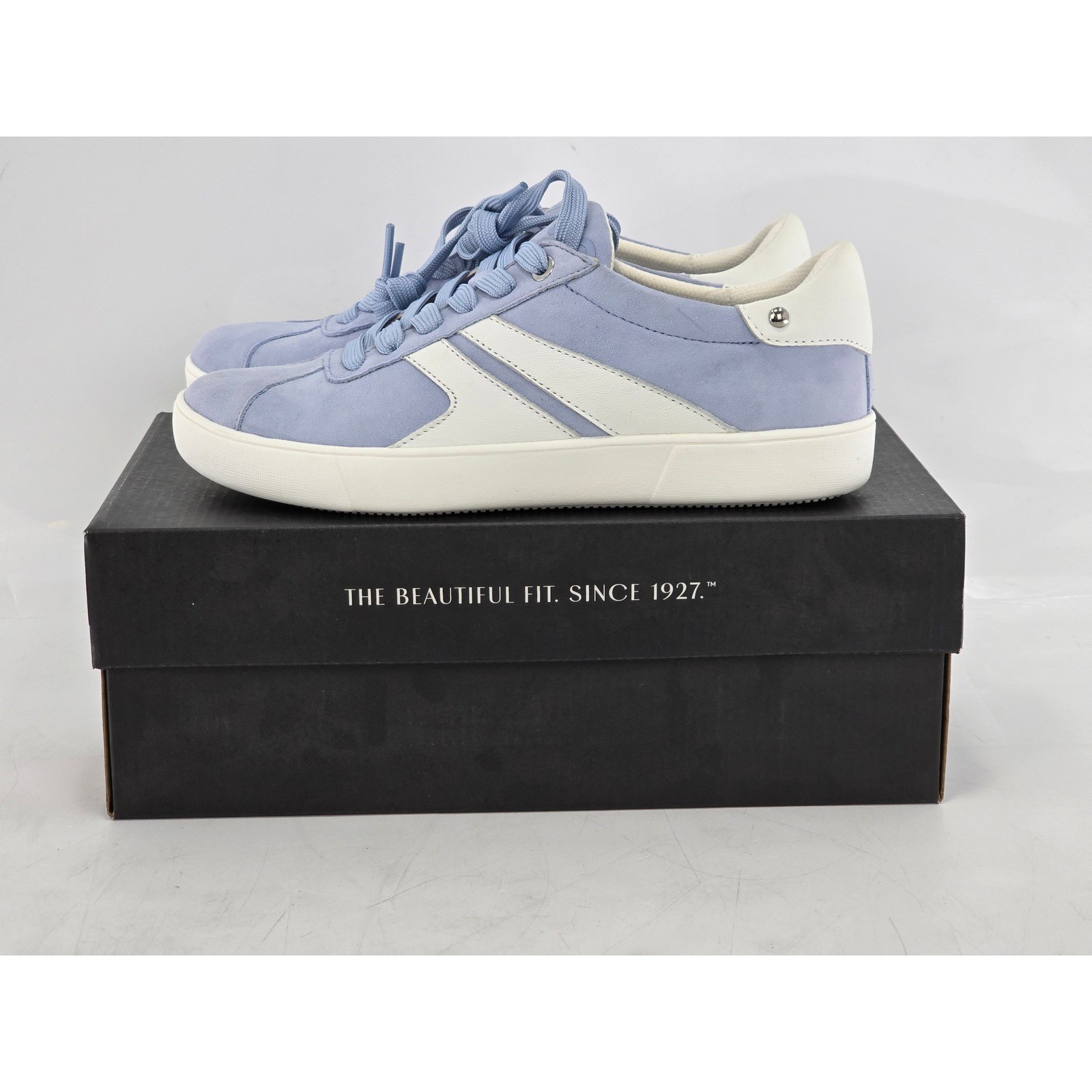 Naturalizer Medina Sneakers Womens Size 7 Ice Blue White Suede Leather – New