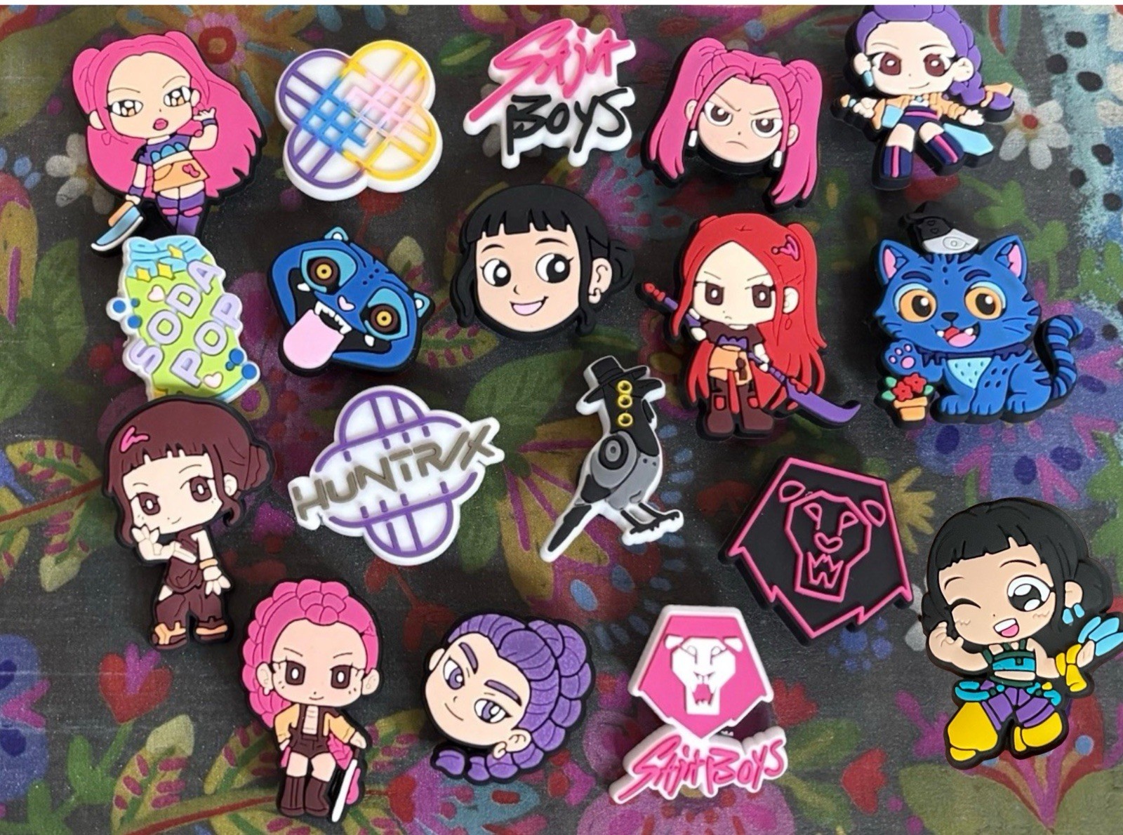 18 Pce Popular Cartoon DEMON HUNTER Shoe Charms Shoe Decorations Colorful