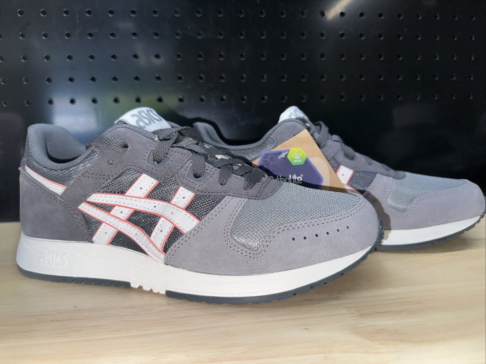 RARE ASICS Men’s SIZE 7 Lyte Classic ‘Clay Grey Red’ 1201A477-025