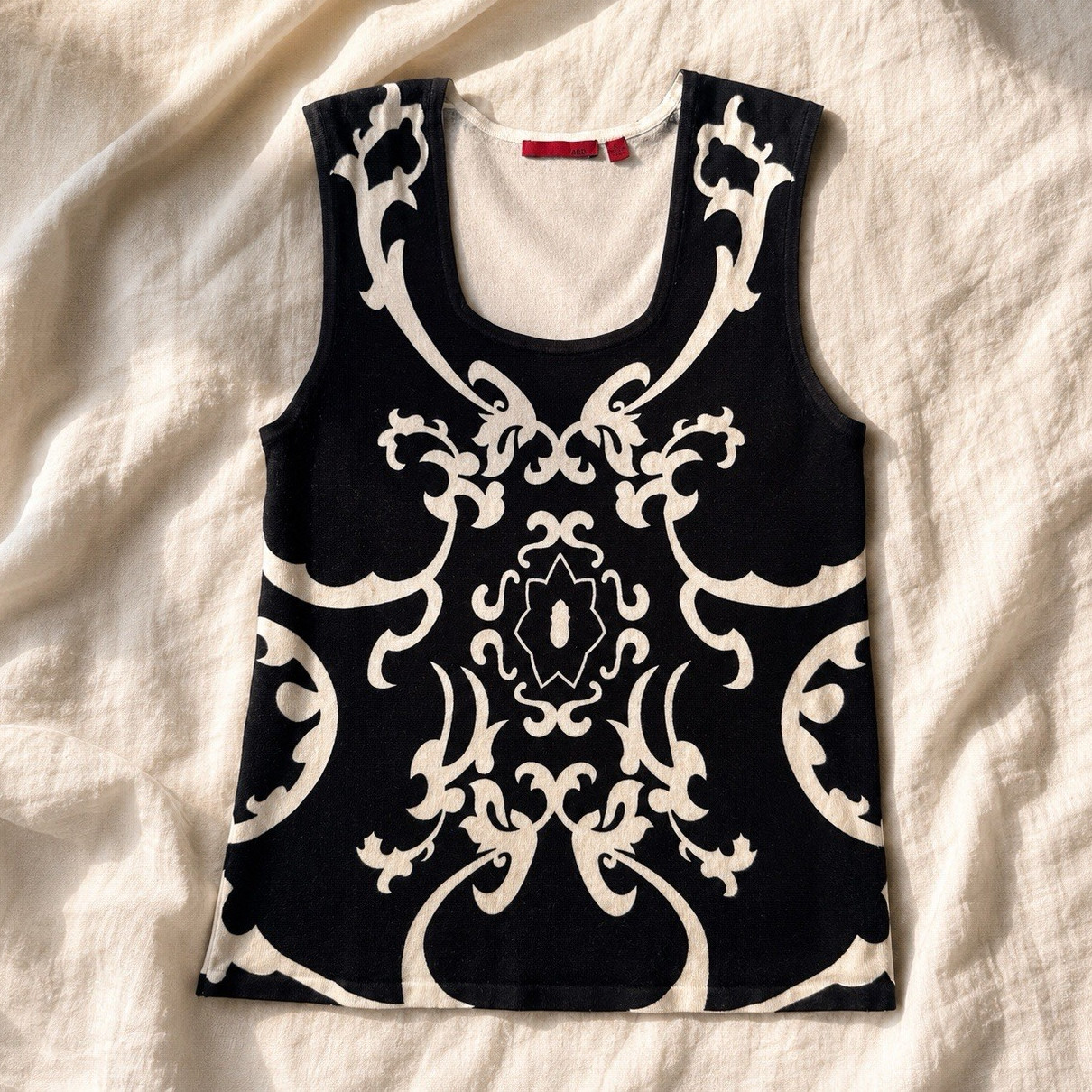 RED Womens Tank Top L Black White Ornate Print Sleeveless Scoop Neck