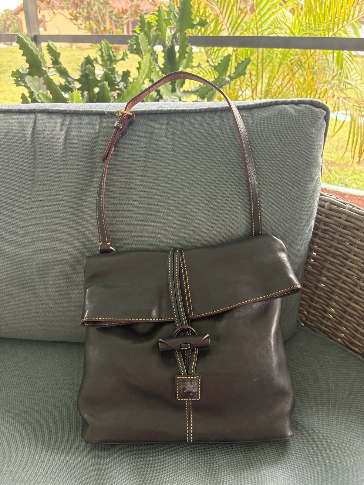 Dooney & Bourke Black Shoulder Bag Toggle/Zip Red Lined Pockets Gold Dust Bag