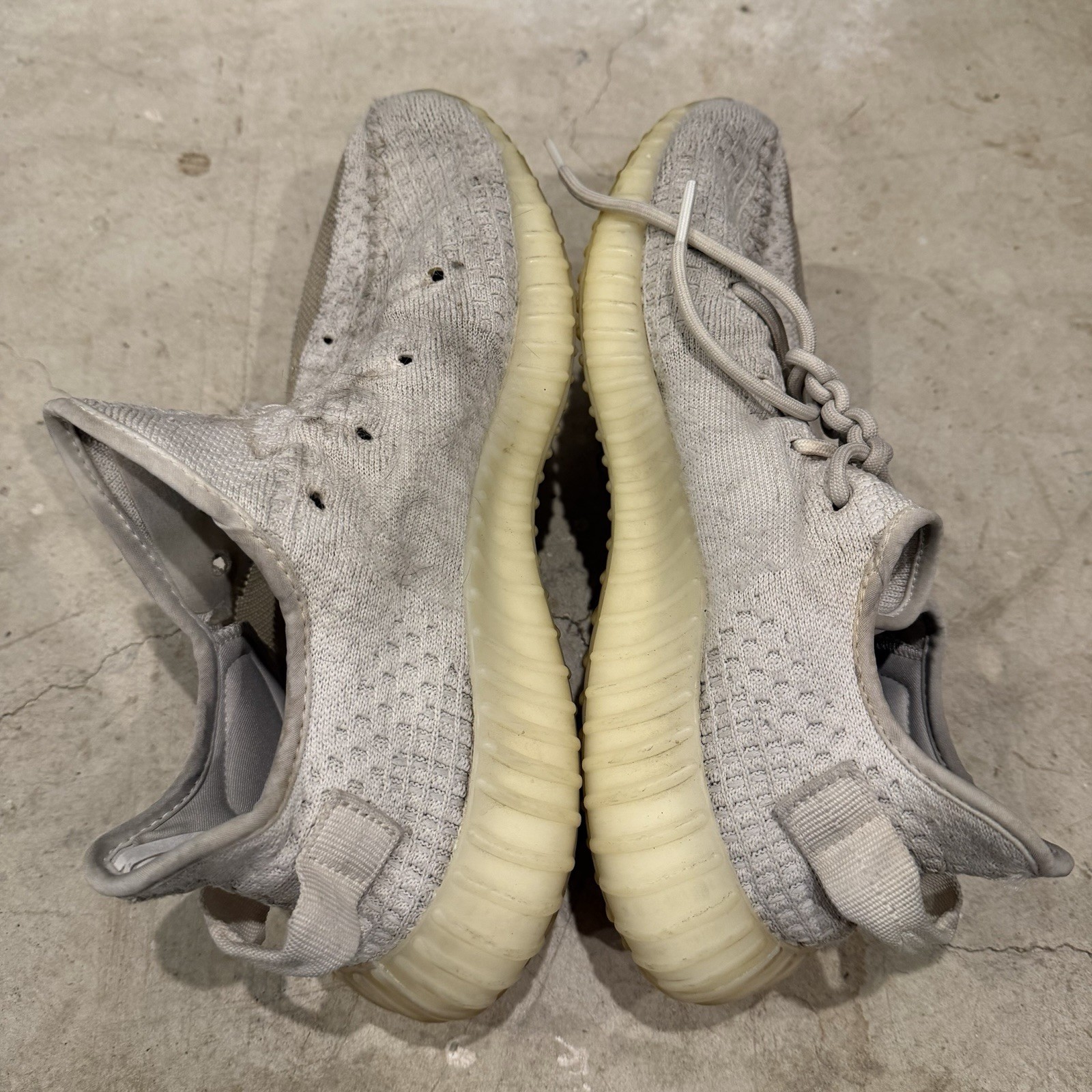 Adidas Yeezy Boost 350 V2 Low Bone Size 9.5 HQ6316 *STAINS HOLE FLAWS*