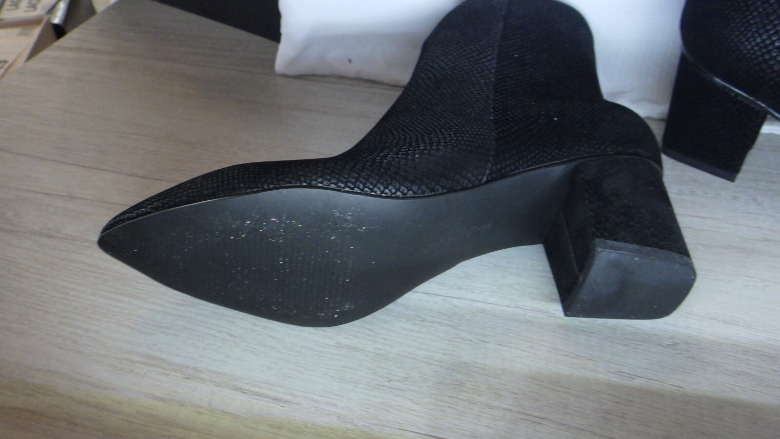NEW IN BOX COMFORTVIEW SIZE 8W FAUX SUEDE 2.25″ BLOCK HEEL LORELI ANKLE BOOTS