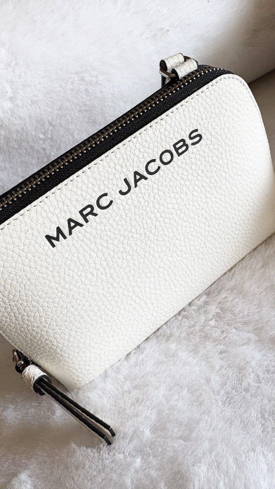 MARC JACOBS The Wedge Crossbody Pouch Bag Color Marshmallow White