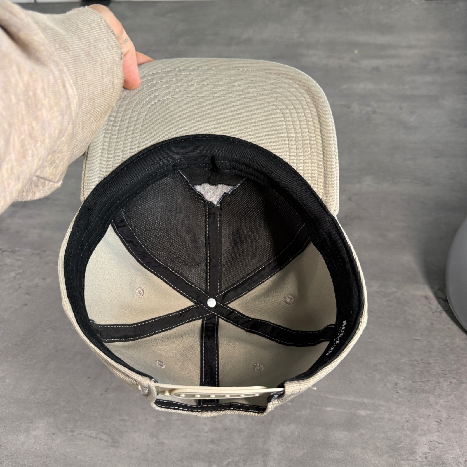 Burton Snapback Hat Mens Gray Beige Navy Mountain Logo Flat Brim Unstructured