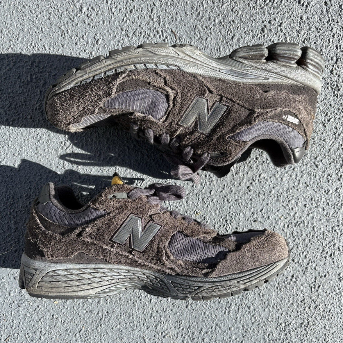 New Balance Phantom 2002R Men’s Gray Low Top Lace-Up size 10.5