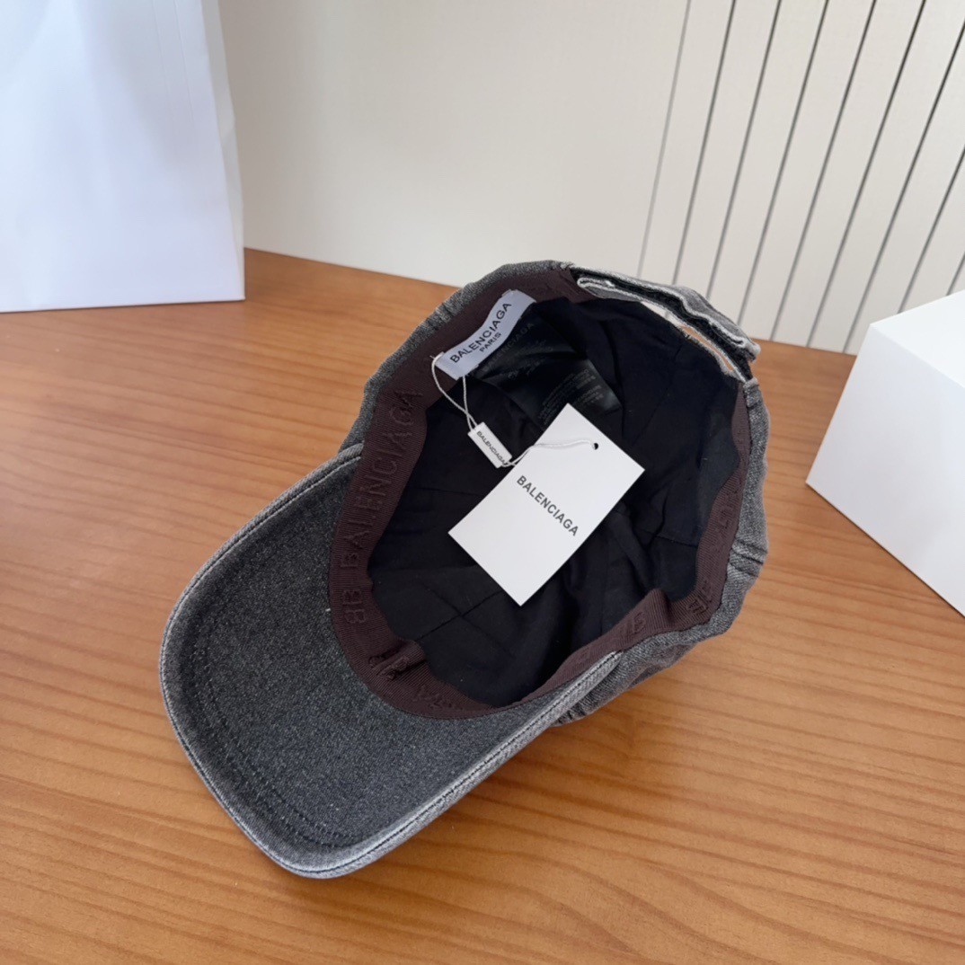 Balenciaga embroidered lettering new baseball cap