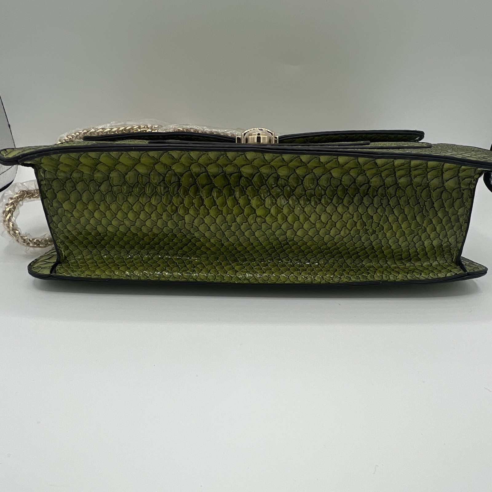 Mellow World Green Snake Print Shoulder Bag Gold Chain Strap Push Lock Pockets