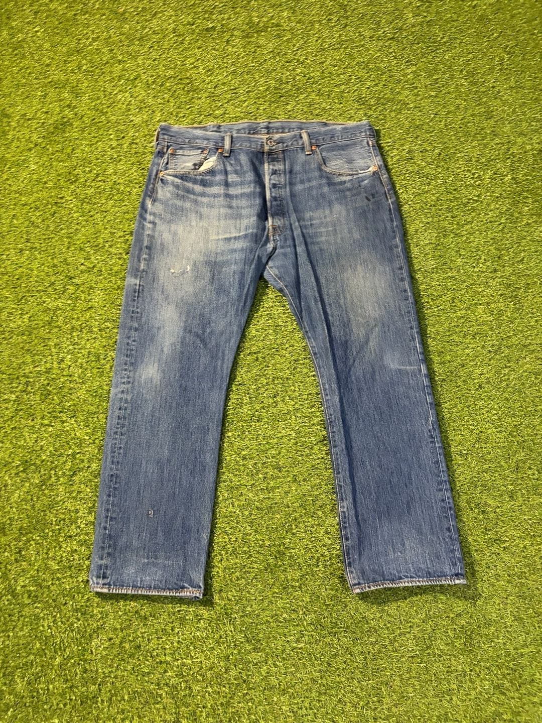 Baggy Levi’s 501 Original Fit Button Fly Jeans Distressed Light Wash
