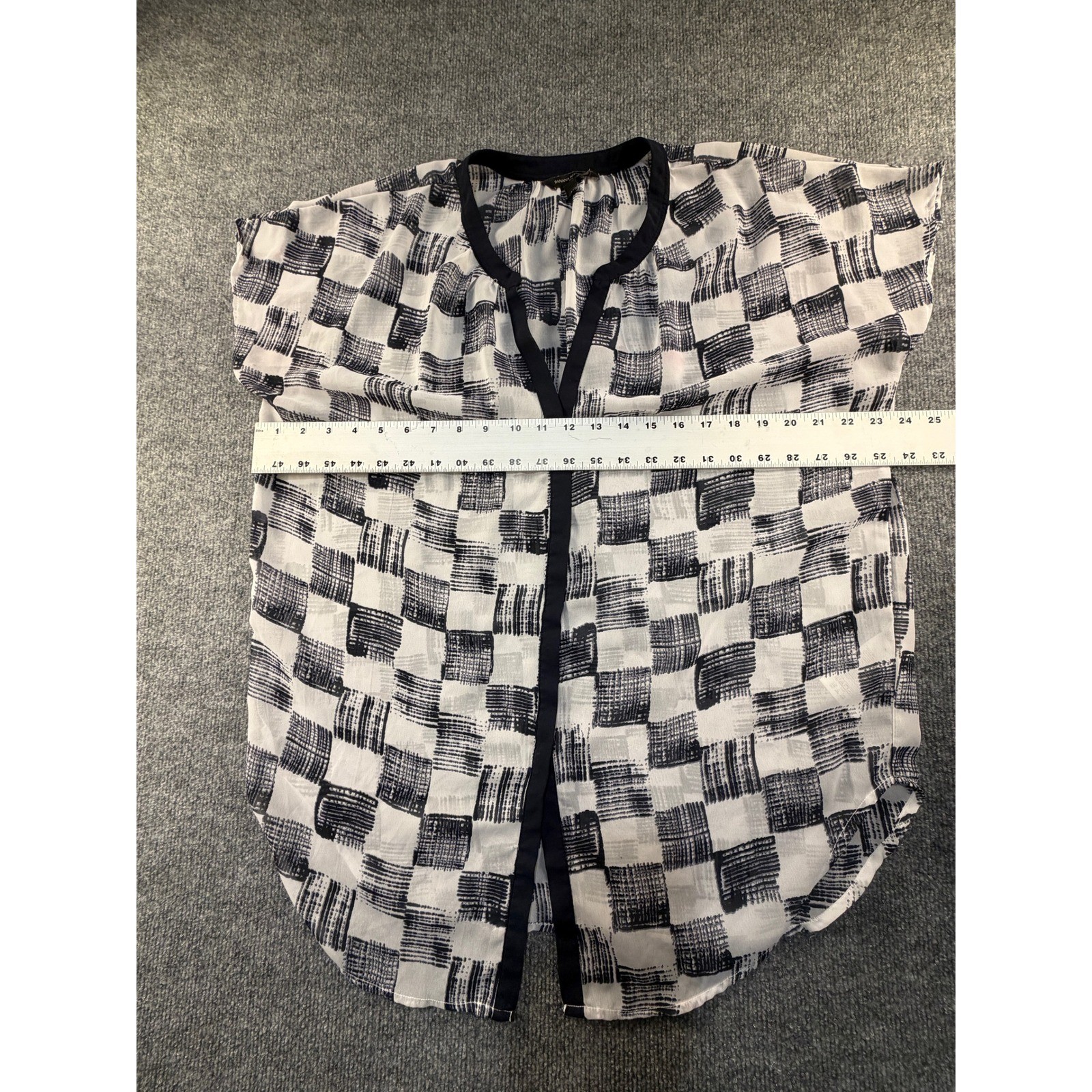 Banana Republic Womens Medium Black White Abstract Checkered Chiffon Blouse Top