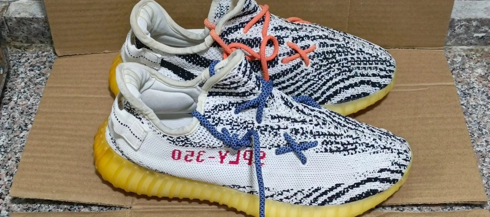 Size 8.5 Men adidas Yeezy Boost 350 V2 Zebra Pre Owned CP9654