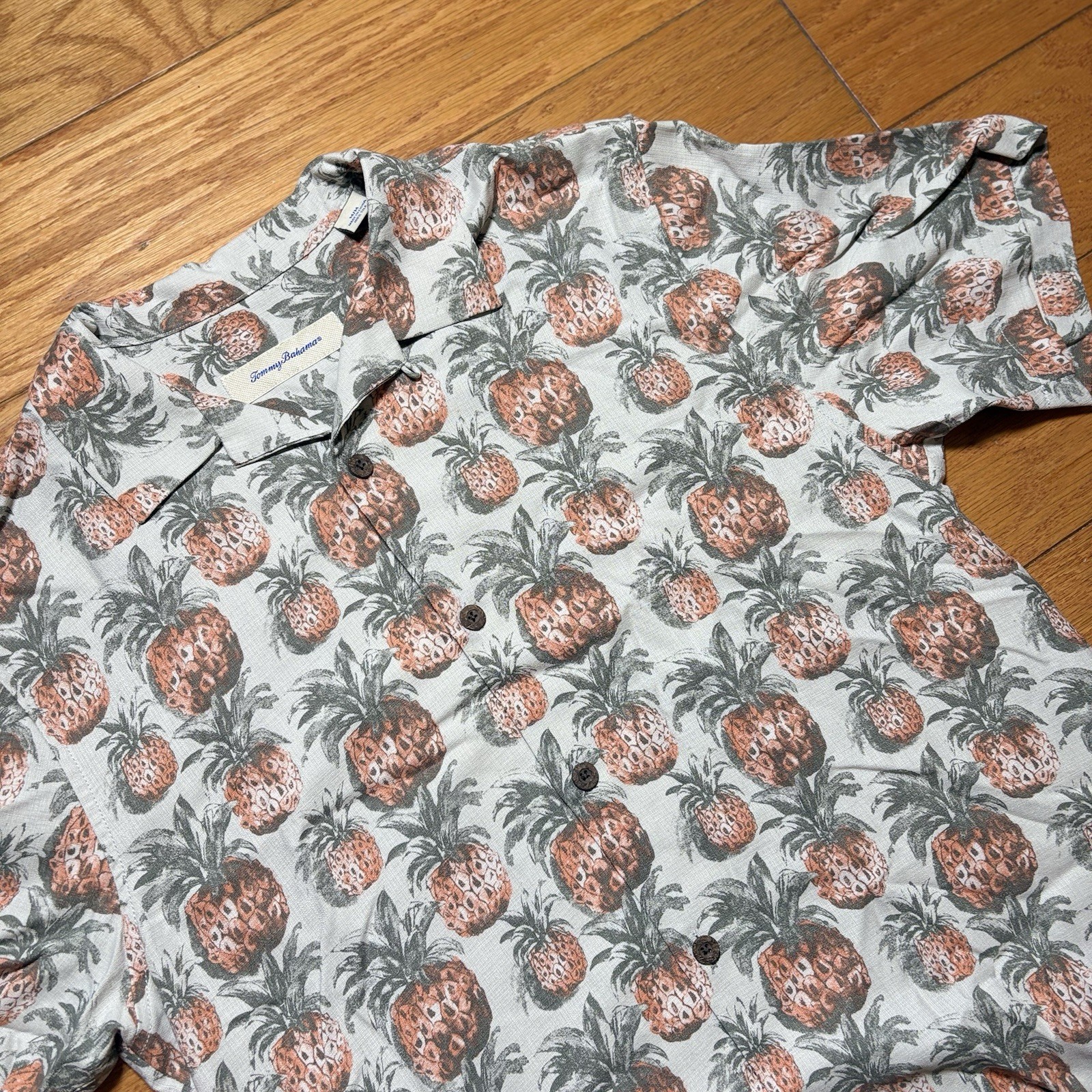 Tommy Bahama Shirt Mens Medium Pineapple Silk Hawaiian Aloha Camp Short Sleeve