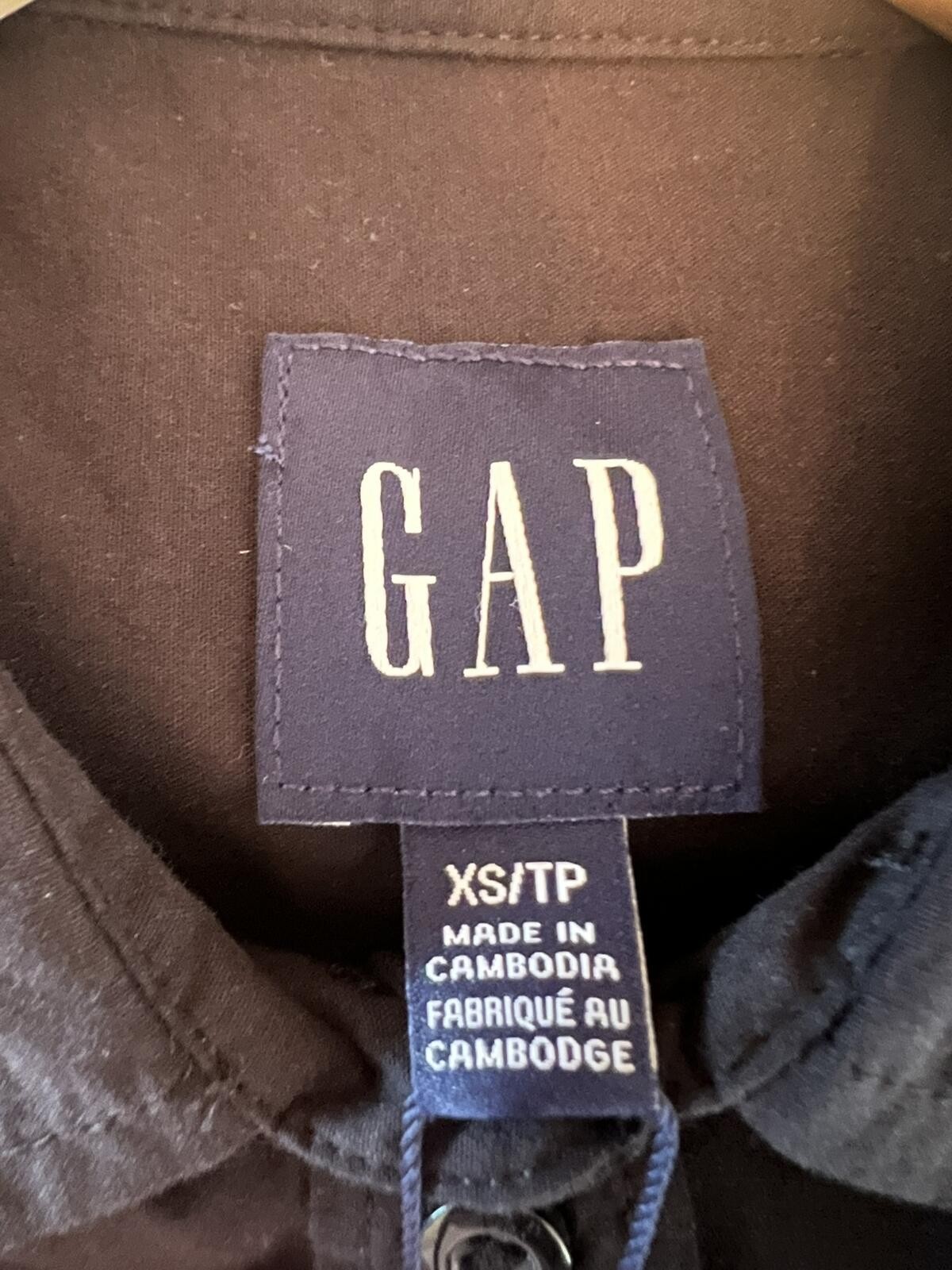 NWT Gap Cropped Button Up Shirt Women’s XS 100% Cotton