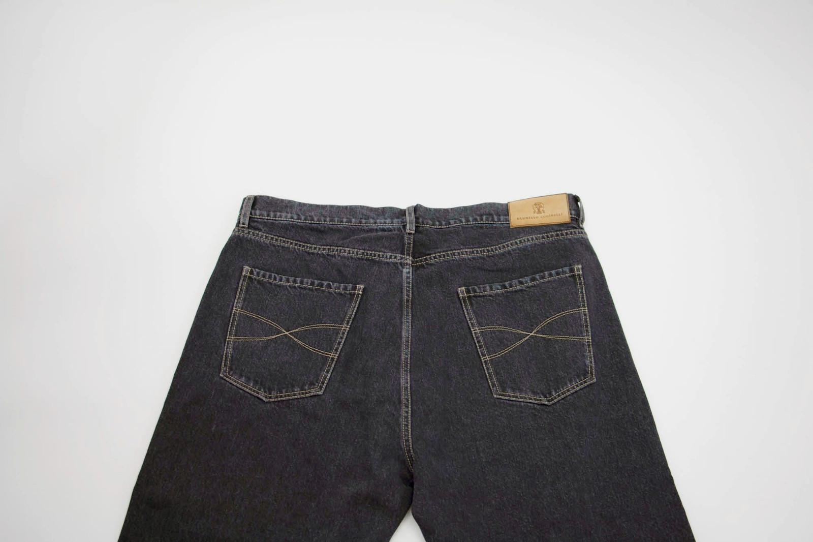 NWT $1250 Brunello Cucinelli Men’s “Iconic Fit” Jeans With Logo Hardware A262