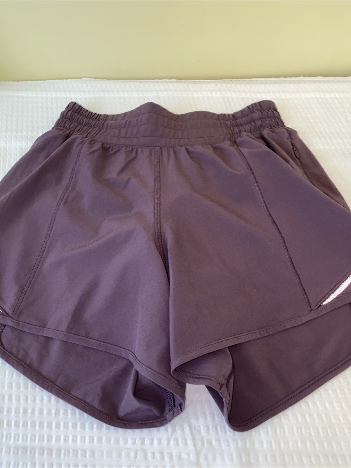 🌟Lululemon🍇Hotty Hot Shorts🍇HR Size 2🍇GRAPE THISTLE PURPLE Ins3.5”Excellent