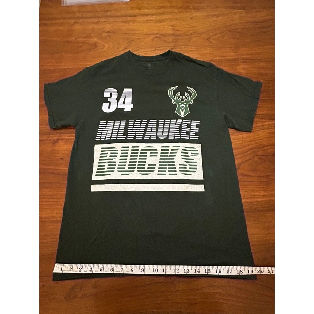 Green Milwaukee Bucks Antetokounmpo Graphic T-Shirt | NBA | 34 – (Unisex S)