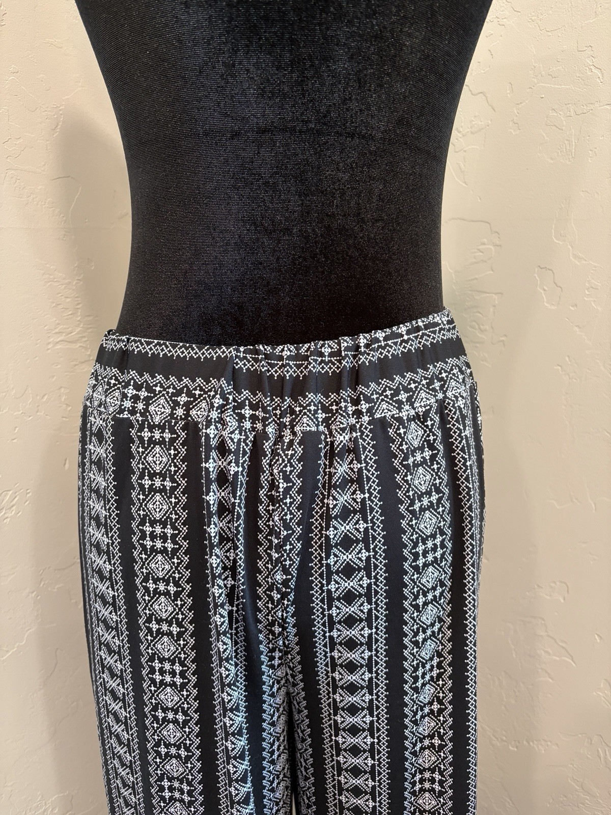 Robert Louis Women’s Black White Geometric Flat Front Wide-Leg Pants L