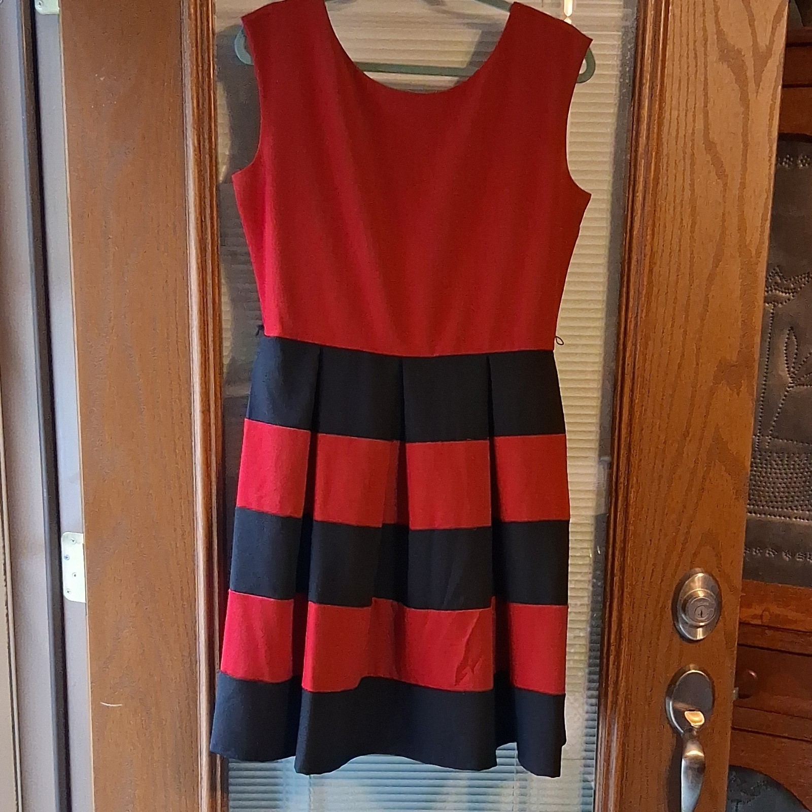 Tiana B. A-Line Red/Black Striped Scoop Neck Knee Dress P 22 Pleated Zip w/Belt