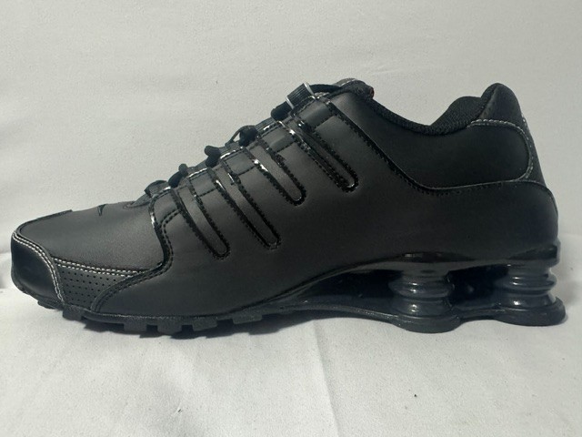 ******Nike Shox NZ****** Black Varsity Red Mens Size 10 N428