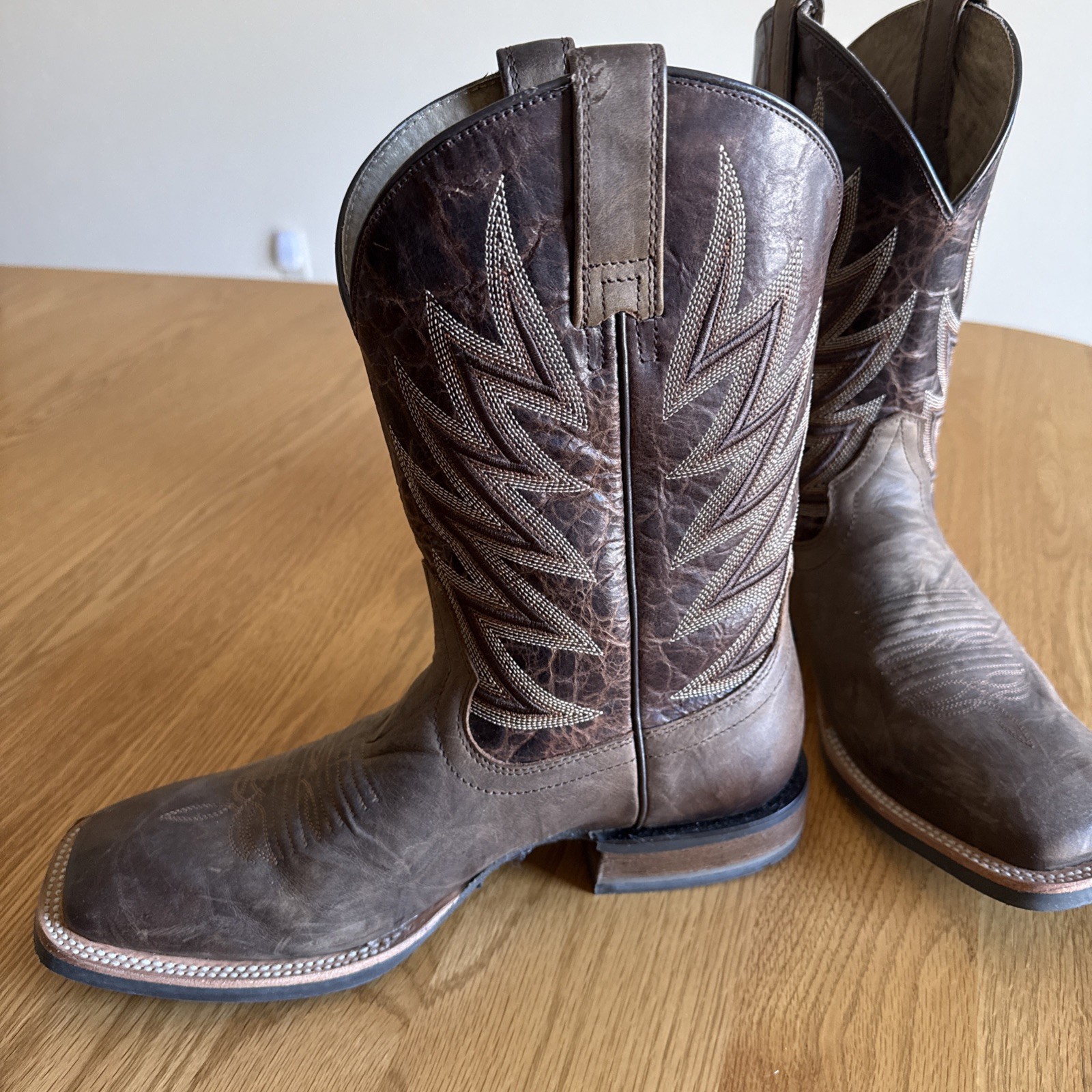 Ariat Men Heritage Brown Distressed Leather Cowboy BOOTS 34725 size 9D
