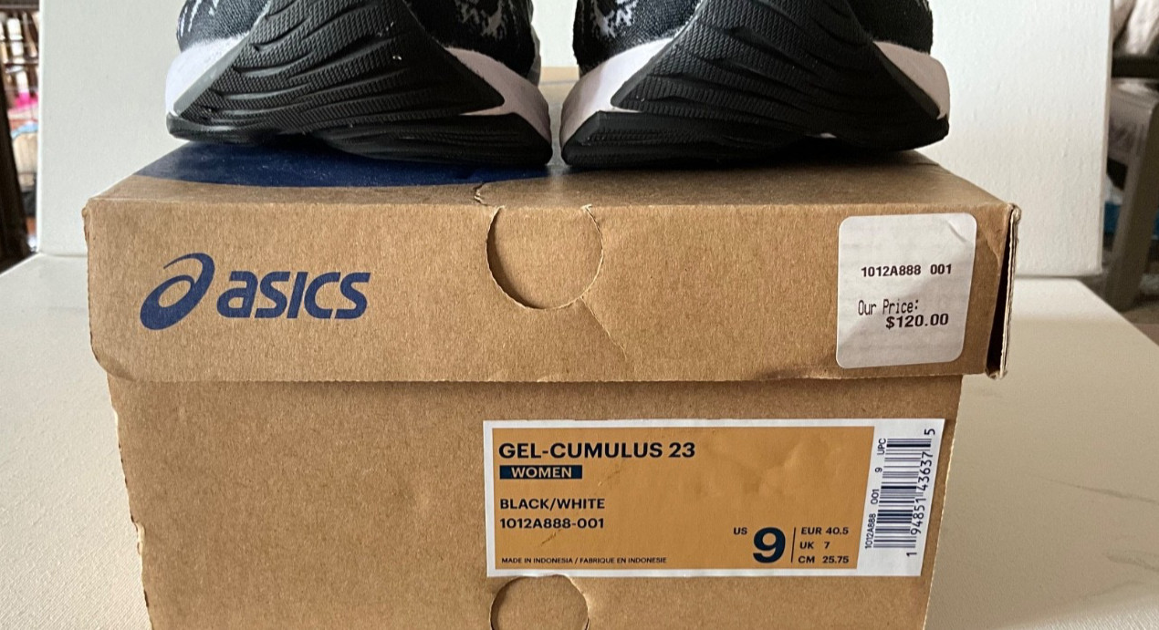 Size 9 – Asics Gel Cumulus 23 Black White Womens