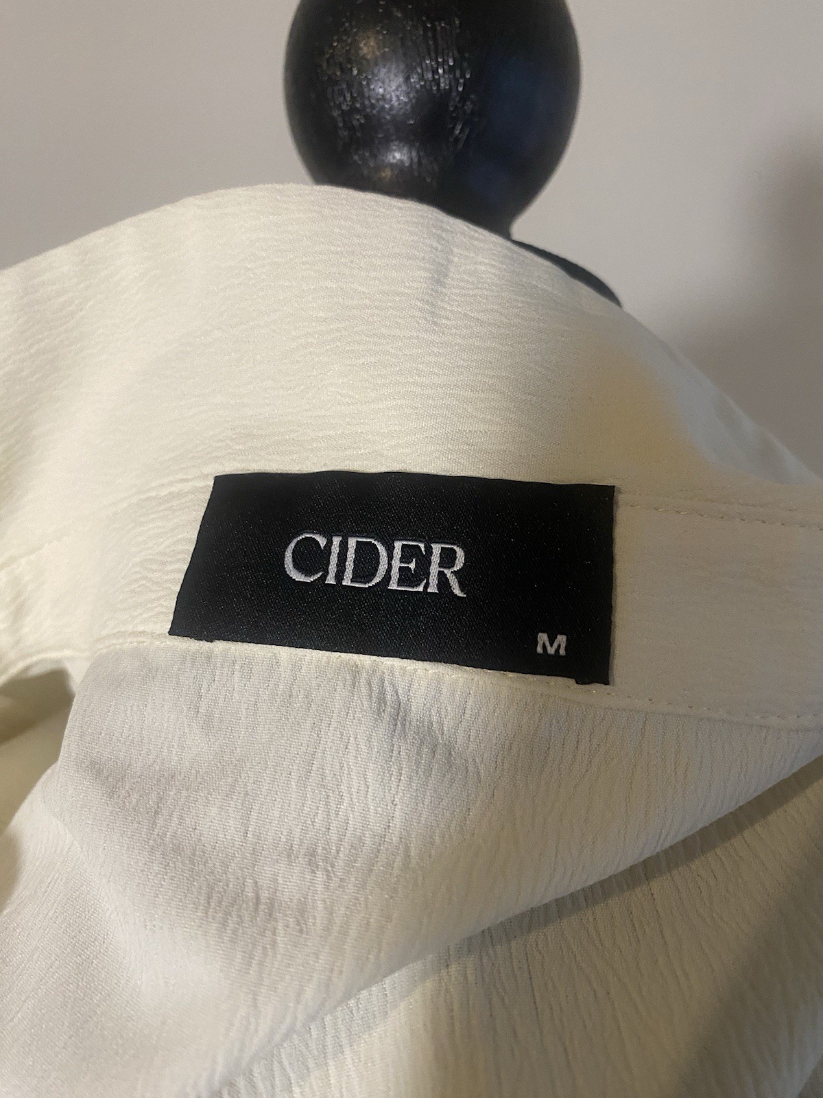 CIDER White Solid Cropped Collared Wrap-Front Batwing Short Sleeve Blouse M