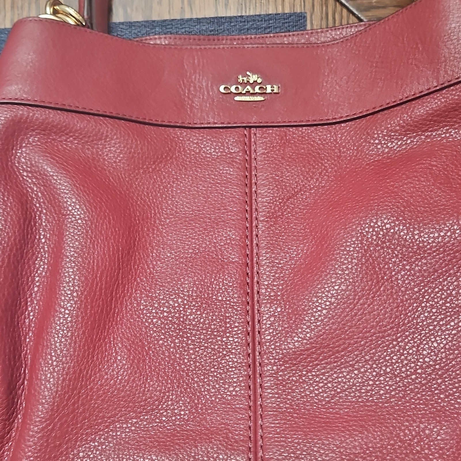 Coach Burgundy Pebbled Shoulder Bag Zip Gold Hardware Bag Charm Inner Pockets