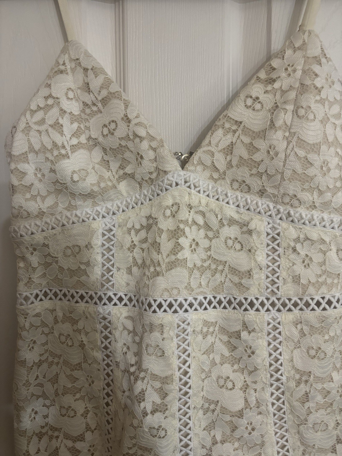 Windsor Ivory/Beige Lace Lined Adjustable Strap Dress Size Small. Back Zipper