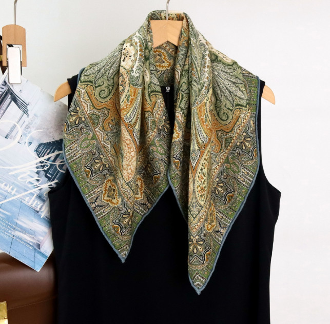 70% Cashmere 30% Silk Neckerchief Shawl Bandana Scarf 26” cashew Print Wrap new