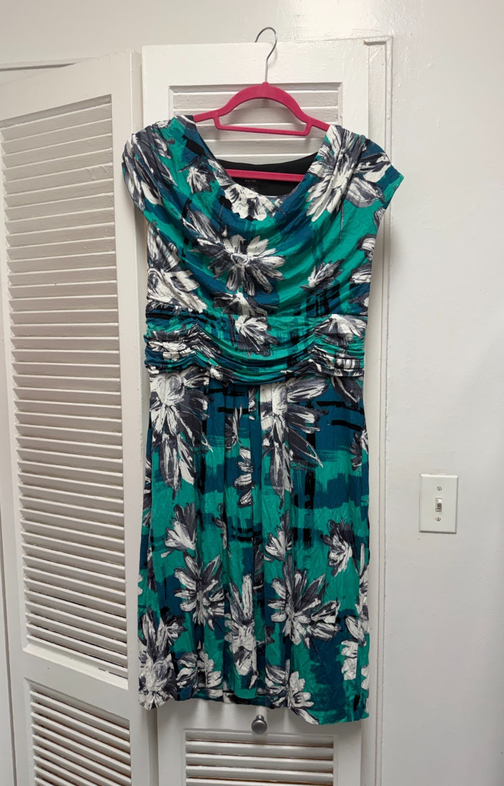 Perceptions New York Women Dress Size 12 Sleeveless scooped neckline Slip on