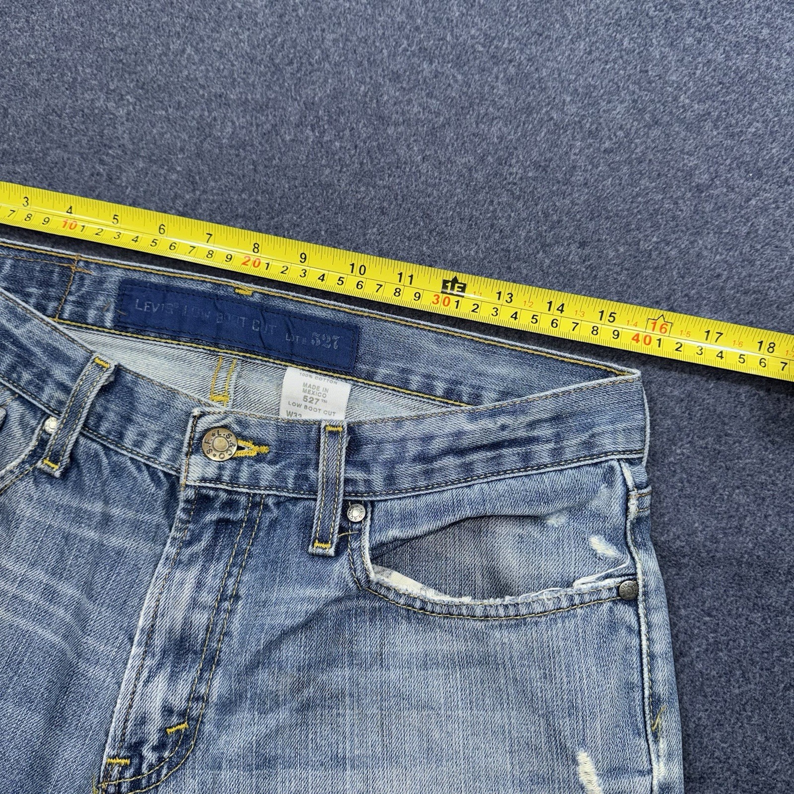 Y2K Vintage Distressed Levi’s 527 Low Boot Cut Men’s Jeans Medium Wash 32×34