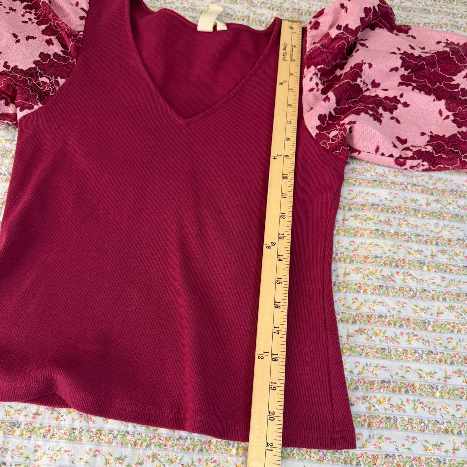 Dolan Left Coast Collection Rib Knit V-Neck Top Puff Lace Sleeve Burgundy Pink S