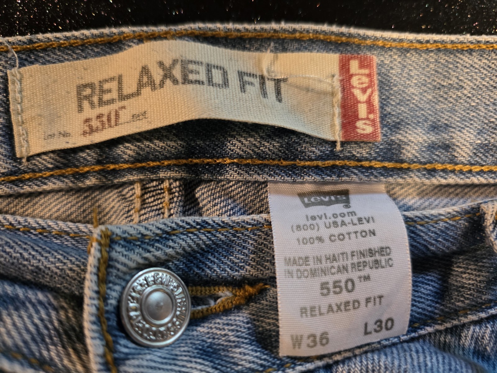 Levi’s Relaxed Straight Blue Denim Jeans Mid Rise 5-Pocket Logo Light Wash