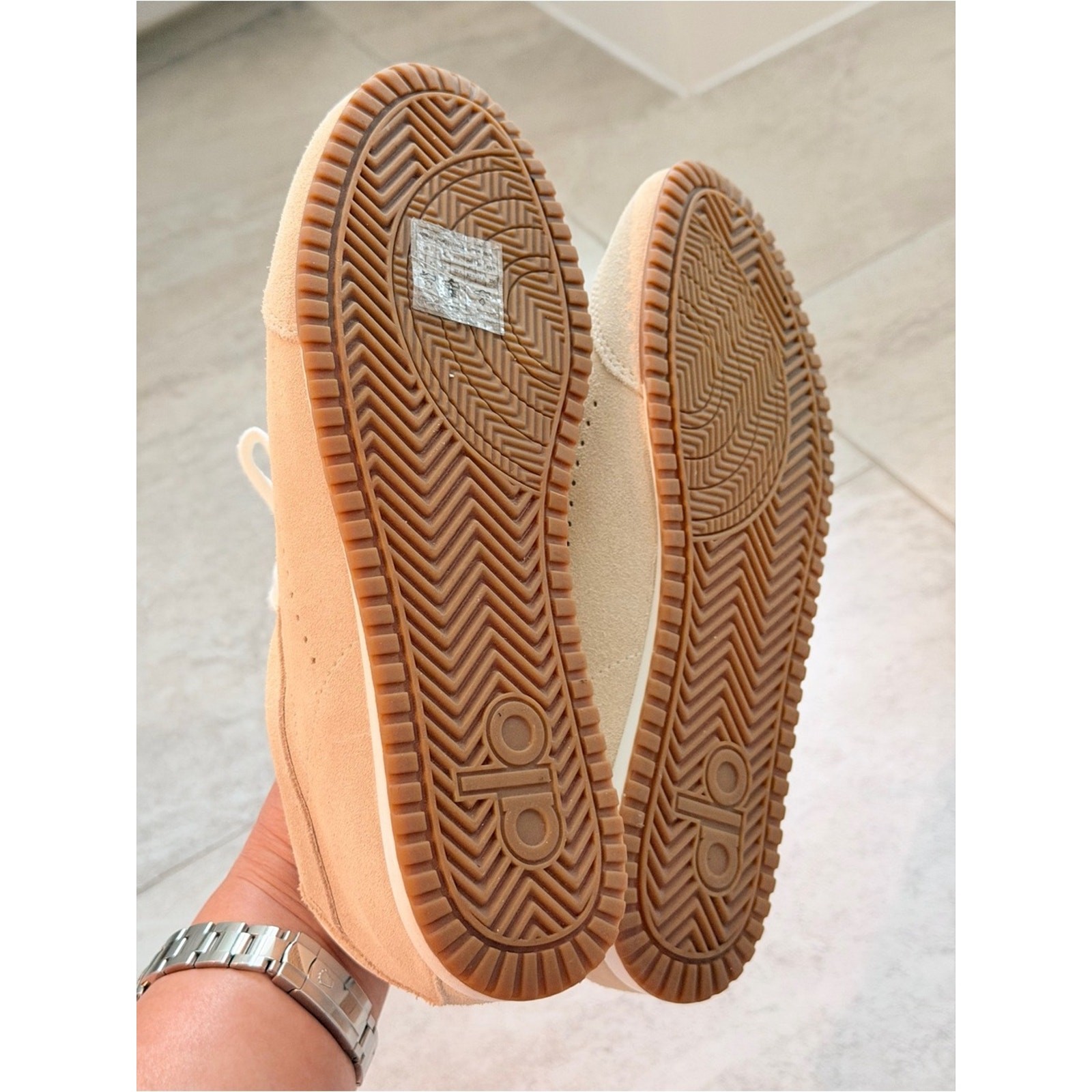 New ALO Yoga Sunset Sneaker Sandstone Suede Cream Women’s Size 7