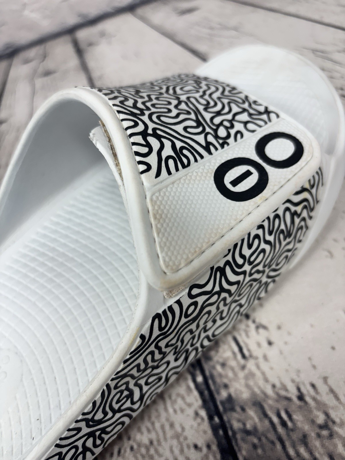 OOFOS OOahh Sport Flex Sandal Limited White Labyrinth Unisex Men’s 12 Women’s 14