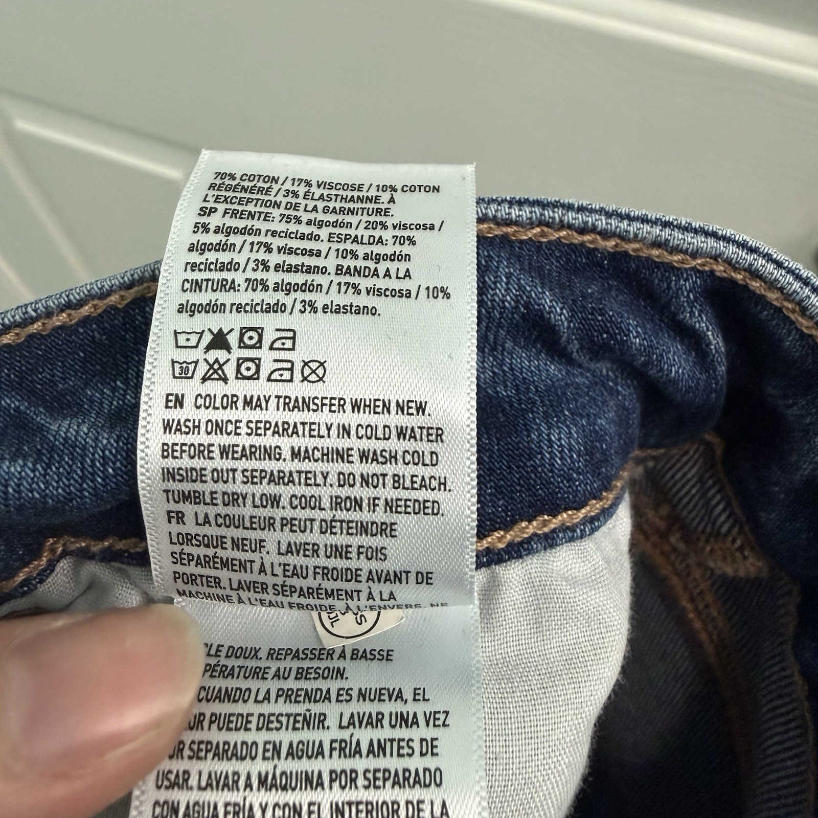 NEW American Eagle Women’s Size 6 Regular Strigid Mom Jeans Blue Denim