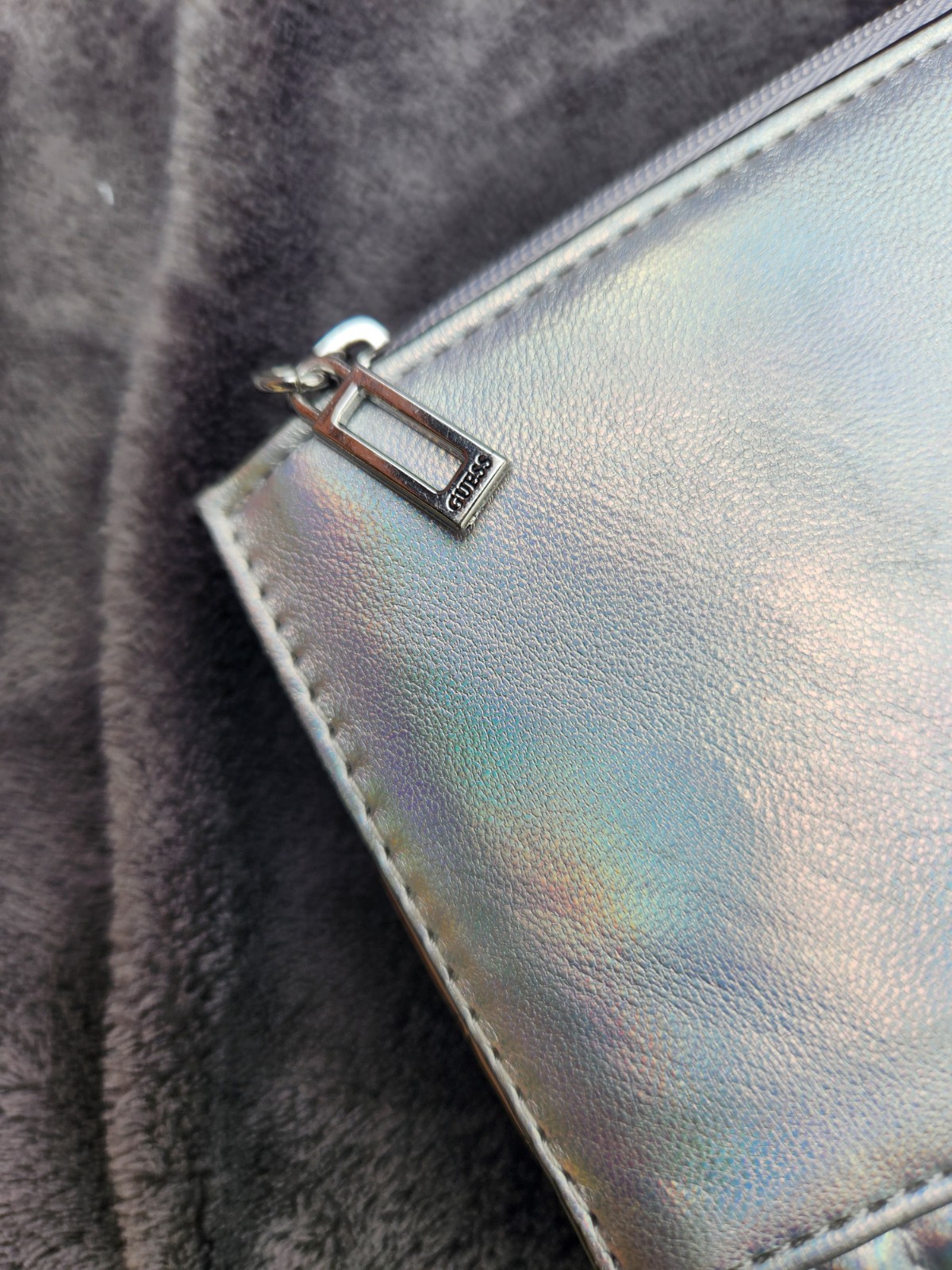 Guess Metallic Silver Quilted Bifold Wallet Bill Credit Card Slots & Coin Pocket