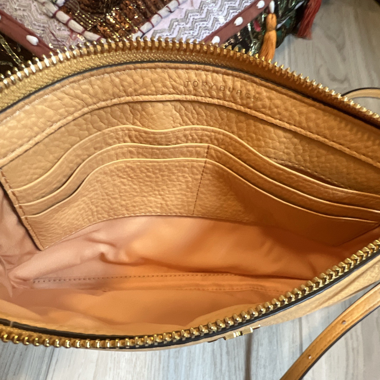 Tory Burch Beige Pebbled Crossbody Bag, Zip Top, Logo, Gold Hardware, Small