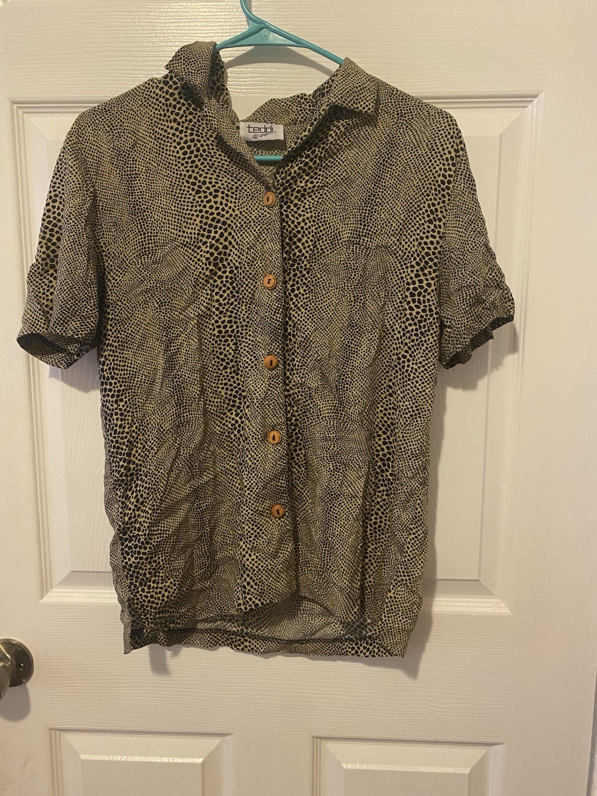 Teddi Women’s M Beige/Black Collared Short Sleeve Animal Print Button Top