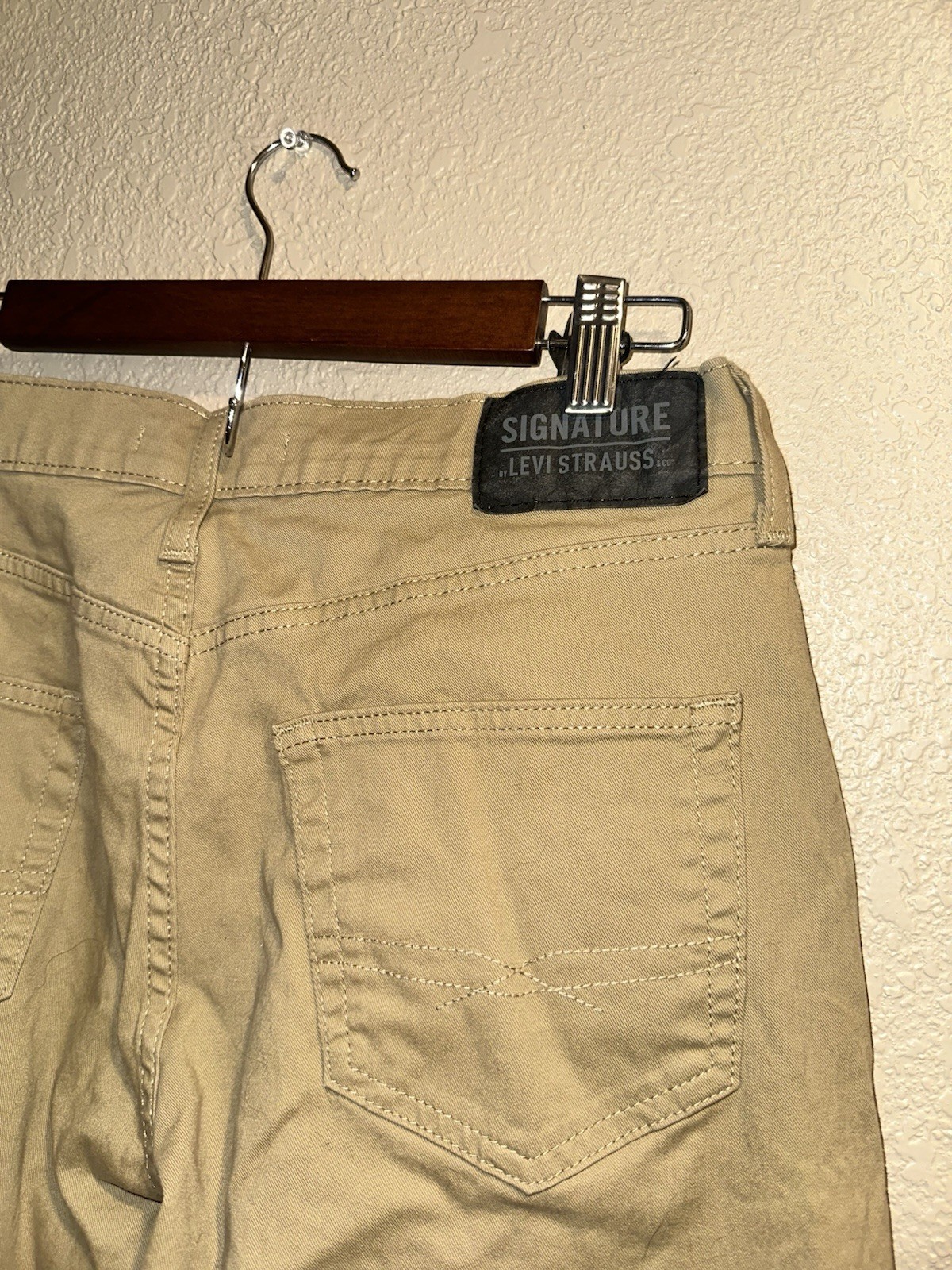 Signature by Levi Strauss & Co. Men’s Chino Pants Athletic Straight Khaki W30