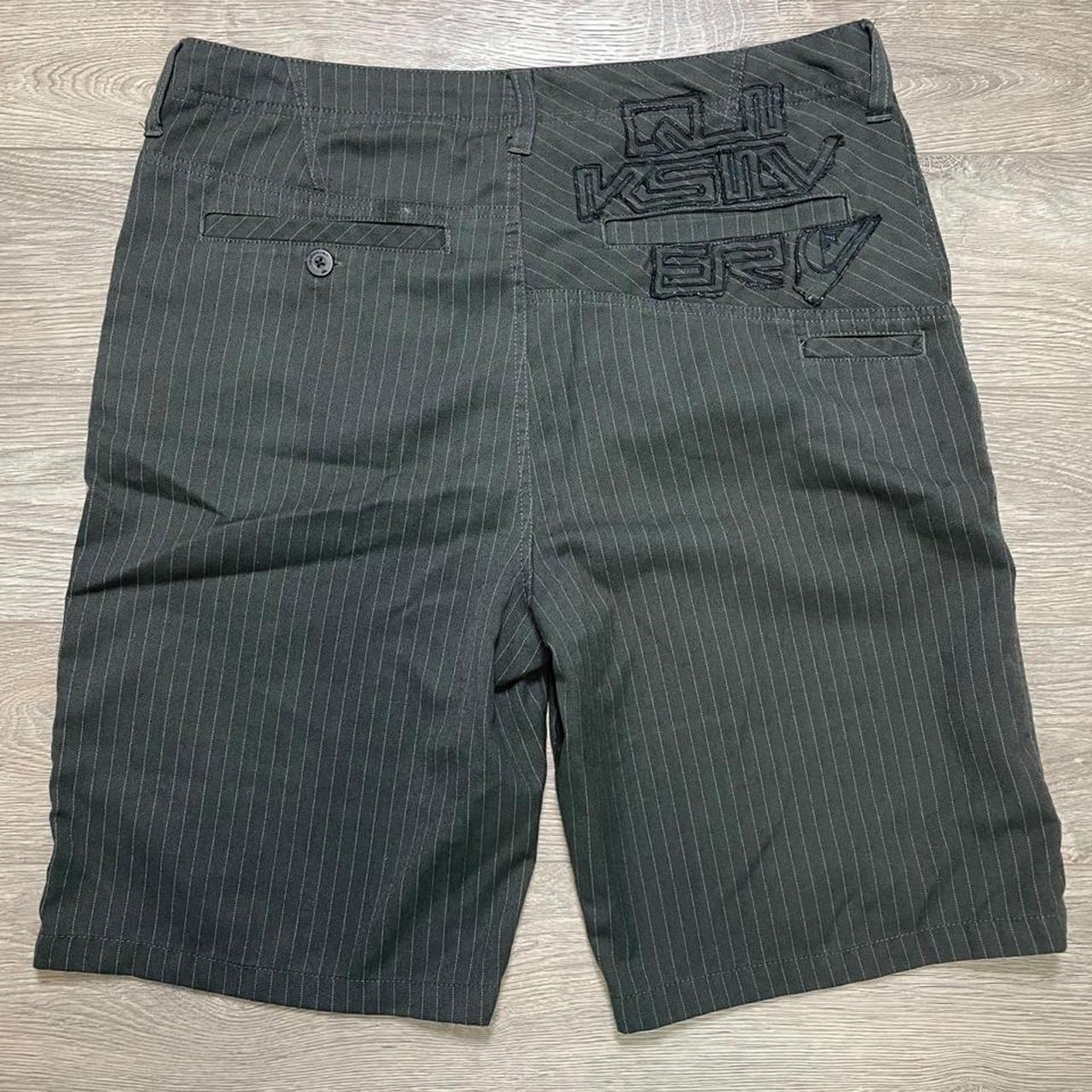 Quiksilver Vintage Grey Pinstripe Skate Shorts Embroidered Logo Y2K Size 36