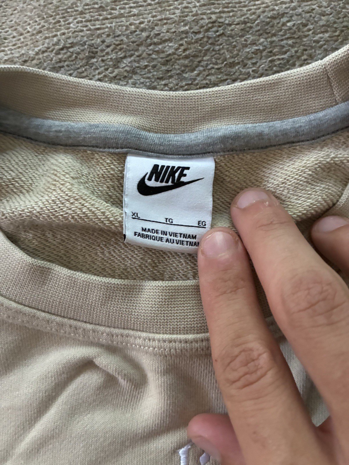 Nike Custom Embroidered Center Logo Sweatshirt Cream Tan Pullover Size XL