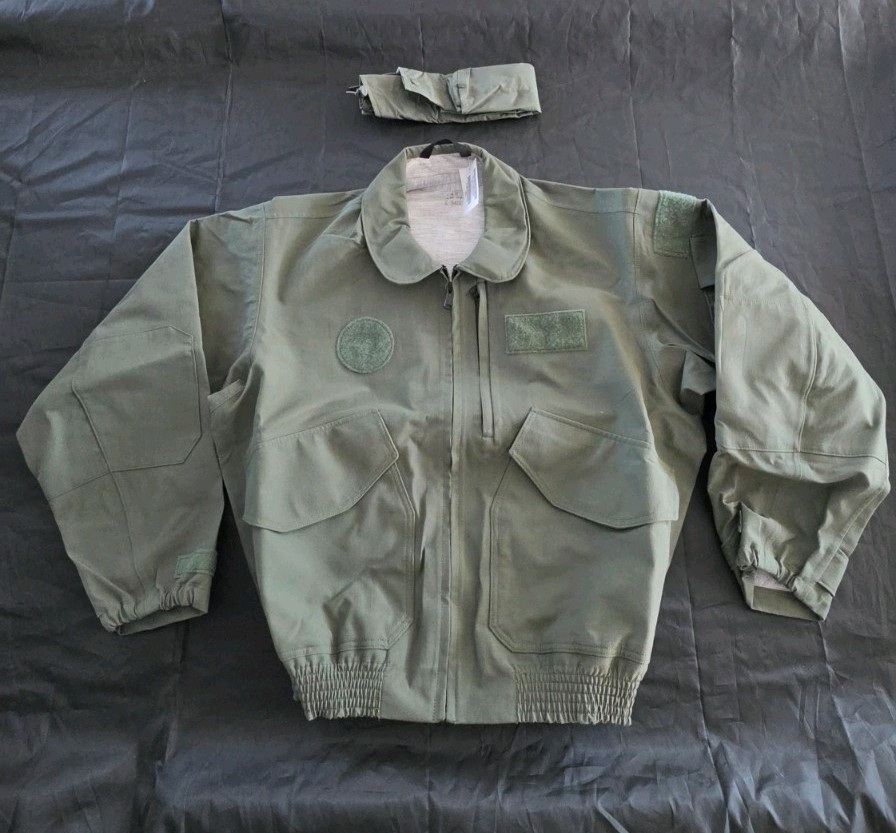 Men’s Gore-Tex Flight Jacket Waterproof Cold Weather CWU-106 Size Large Regular