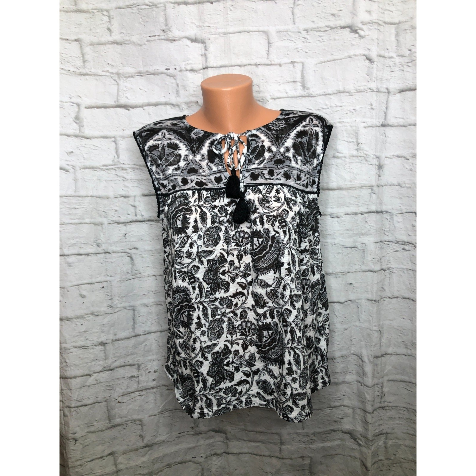 Women’s Lucky Brand Keyhole Sleeveless Blouse With Tassels Size S