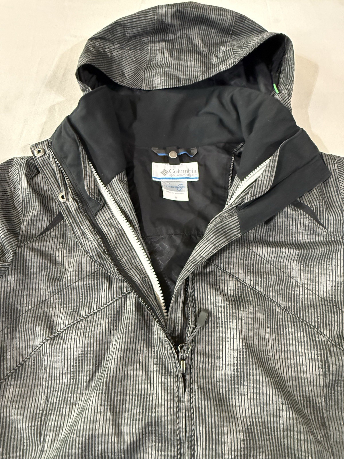 Columbia Omni-Tech Rain Jacket Womens Small Gray Sealed Seams Hooded Outdoors
