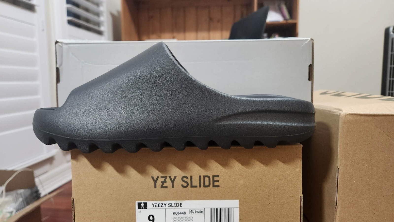 Authentic Adidas Yeezy Slide ONYX HQ6448 size 9/10/11/12
