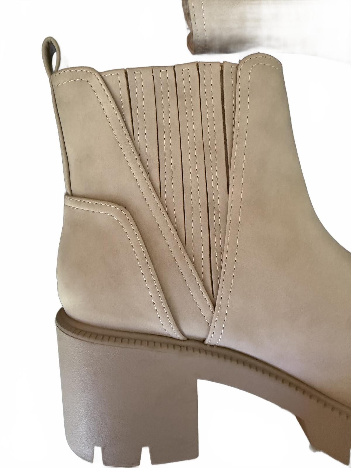 DV Dolce Vita Noel Chelsea Ankle Boots Beige Lug Sole Size 9 Pull-On Platform