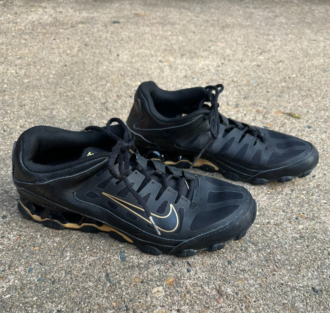 NIKE REAX 8 TR Mens 10 Sneakers Black Mesh/Leather Metallic Gold Swoosh *READ*