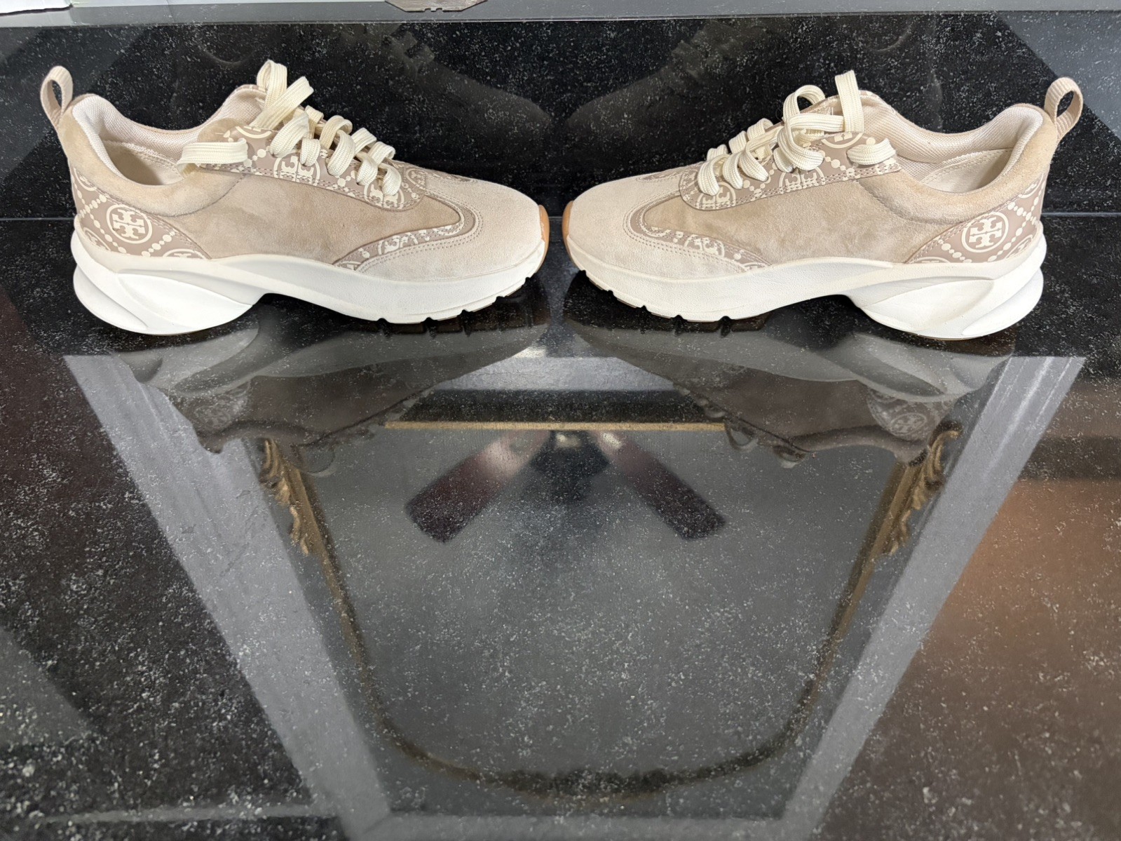 TORY BURCH T MONOGRAM GOOD LUCK TRAINER SNEAKERS;LT BEIGE/CREAM 7.0 RET $360