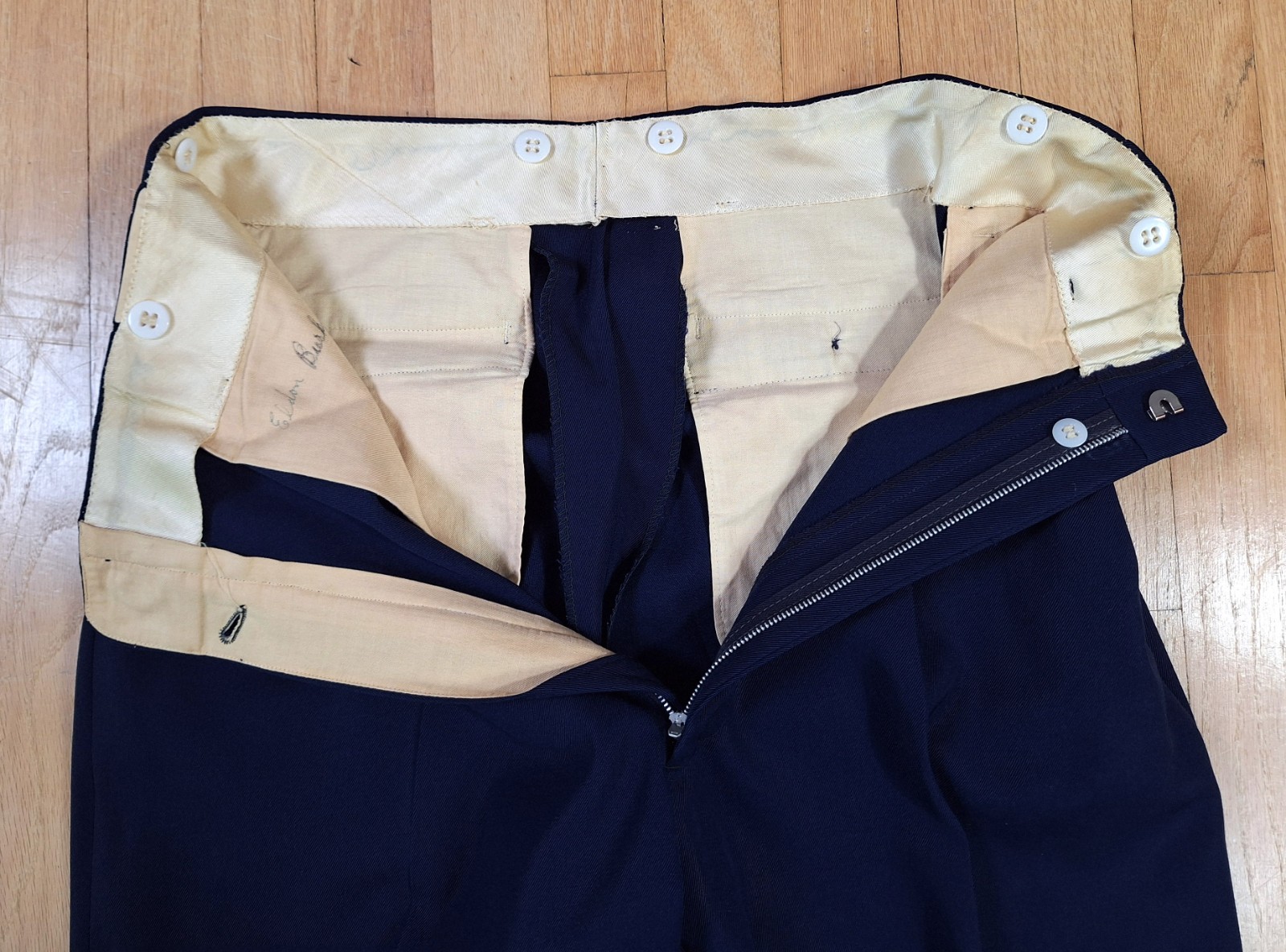 VTG Classic 1950s Rayon Gab Dark Blue 2 PC Suit. 40-41 NICE